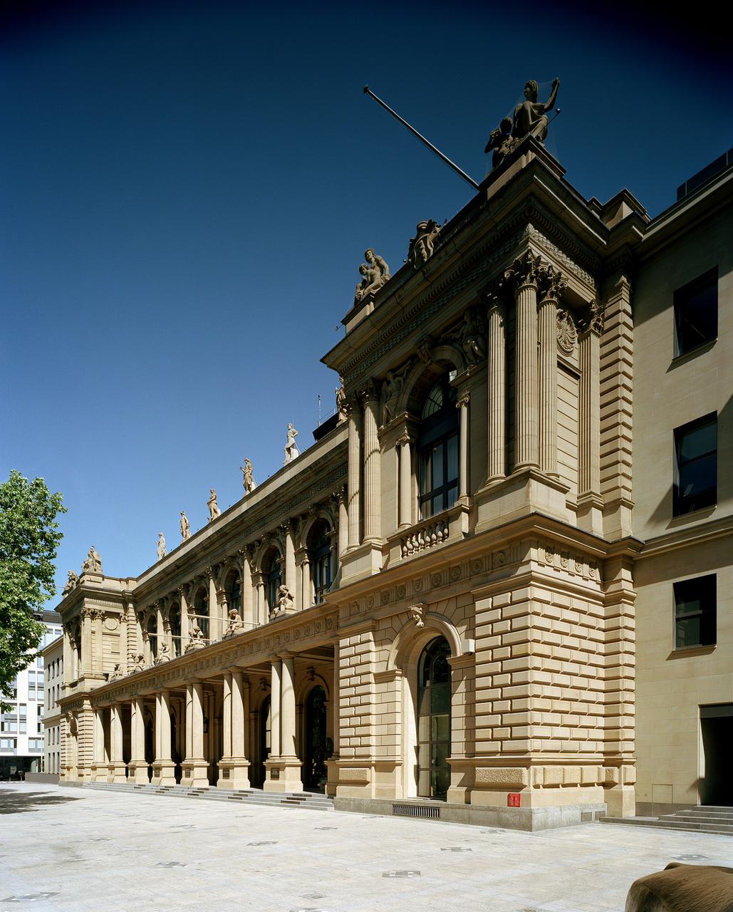 IHK Gebäude Frankfurt am Main Außenansicht